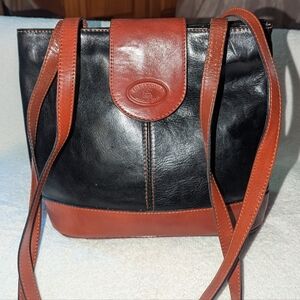 Vera Pelle Black and Brown Shoulder Bag with Classic Design